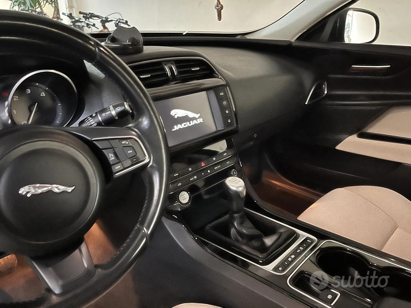 Jaguar Xe 2015 photo 2