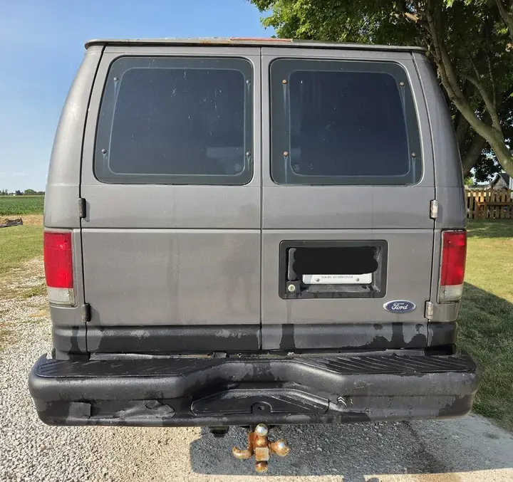 Ford E-350 2003 photo 4