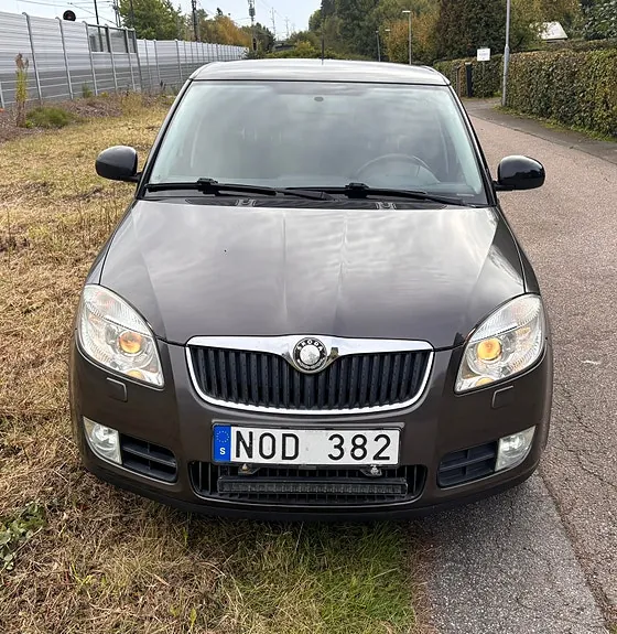 Skoda Fabia 2010 photo 2