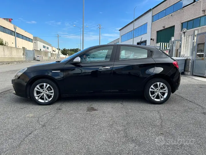 Alfa Romeo Giulietta 2014 photo 3
