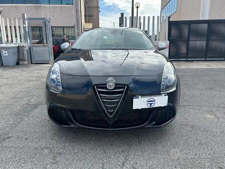 Alfa Romeo Giulietta 2014 photo 2