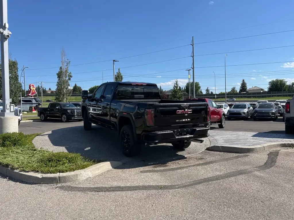 GMC Sierra 3500Hd 2026 photo 3