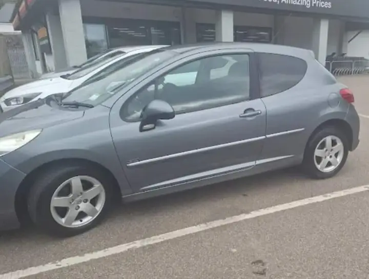 Peugeot 207 2011 photo 4