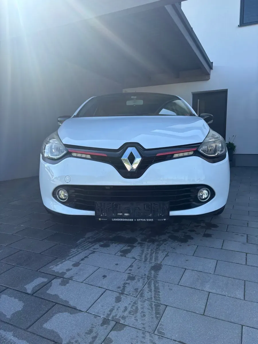 Renault Clio 2012 photo 2