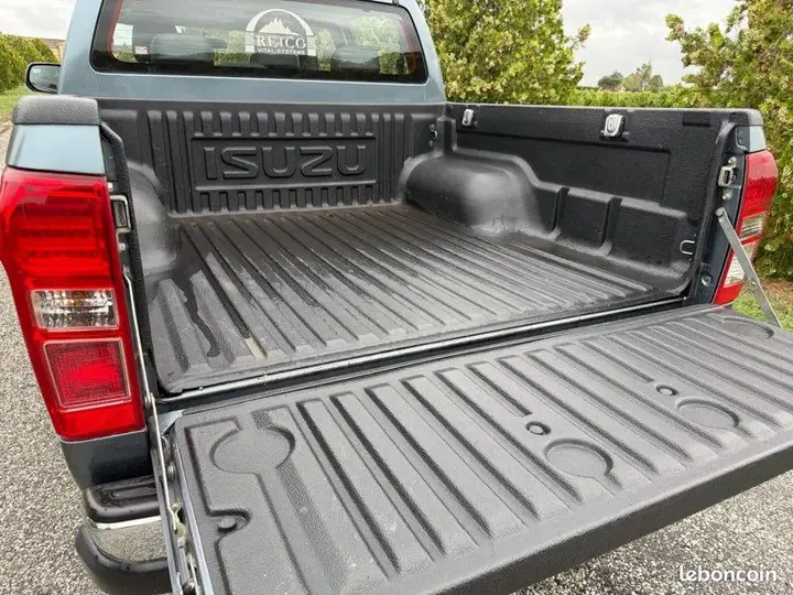 Isuzu D-Max 2015 photo 3