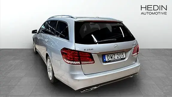 Mercedes-Benz E 300 De 2015 photo 4