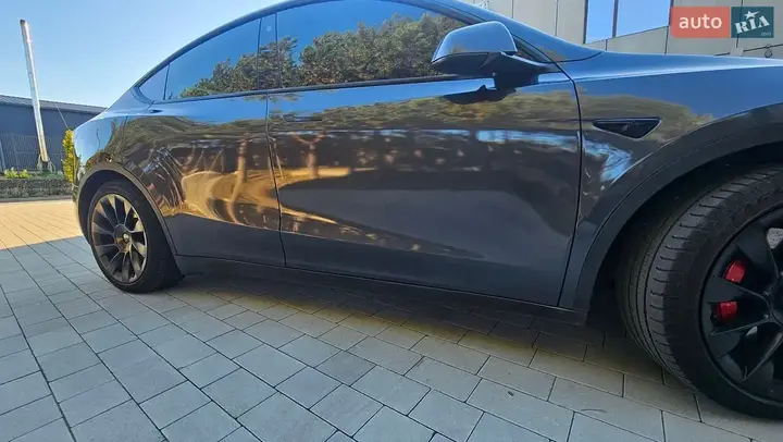 Tesla Model Y 2022 photo 2