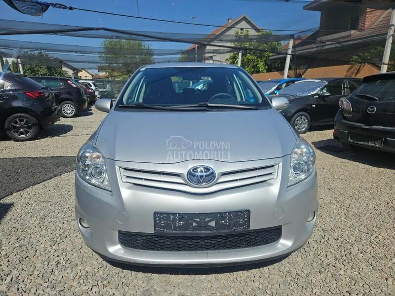 Toyota Auris 2010 photo 2