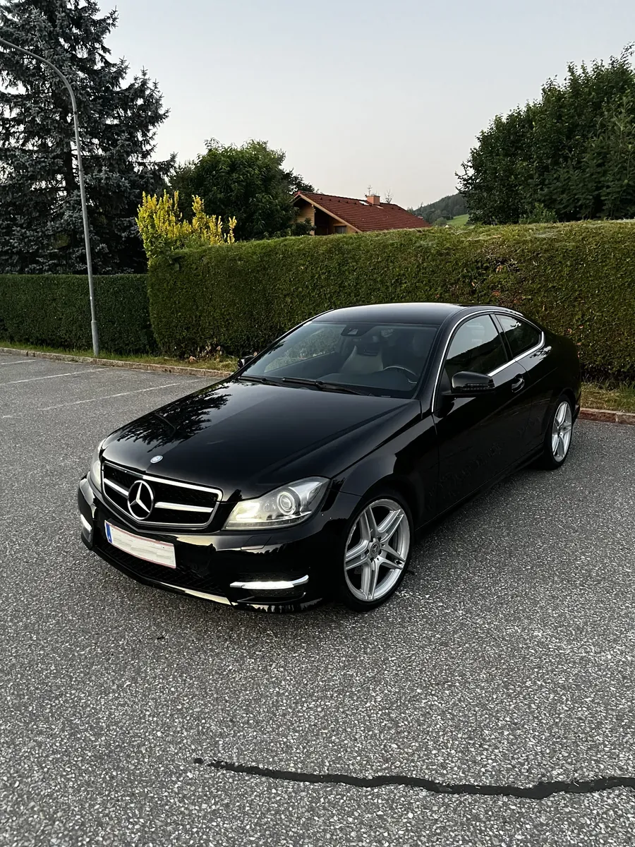 Mercedes-Benz C-Class 2012 photo 2
