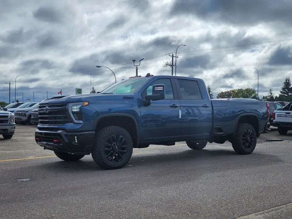 Chevrolet Silverado 3500Hd 2026 photo 2