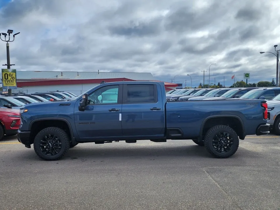 Chevrolet Silverado 3500Hd 2026 photo 3