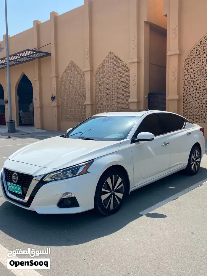 Nissan Altima 2019 photo 2