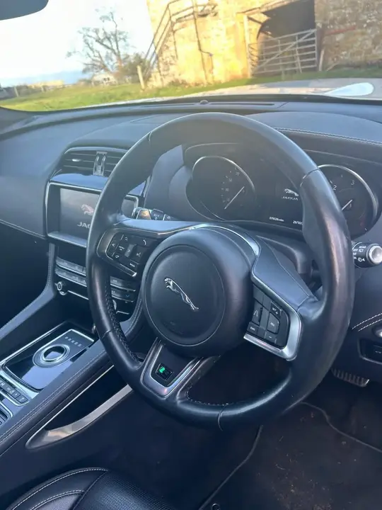 Jaguar F-Pace 2019 photo 5