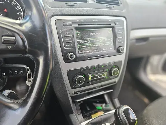 Skoda Octavia 2013 photo 2