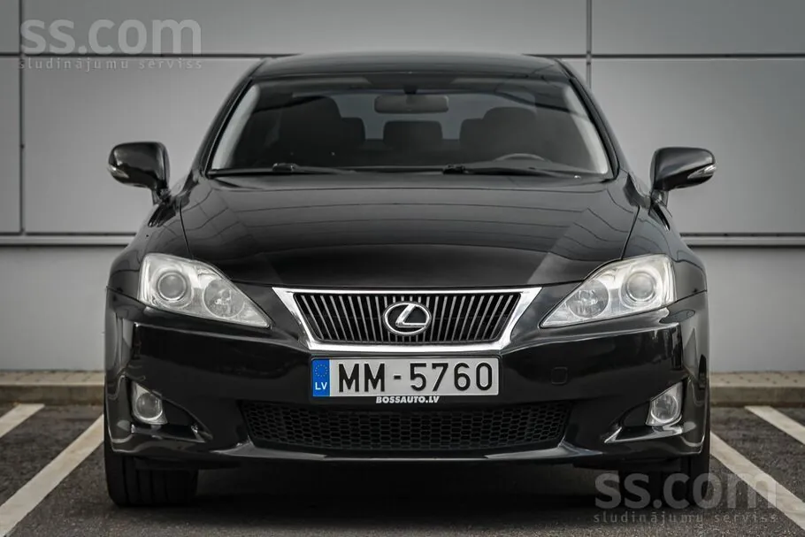 Lexus Is 2010 photo 2