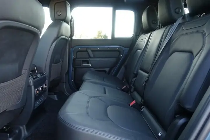 Land Rover Defender 110 2026 photo 5
