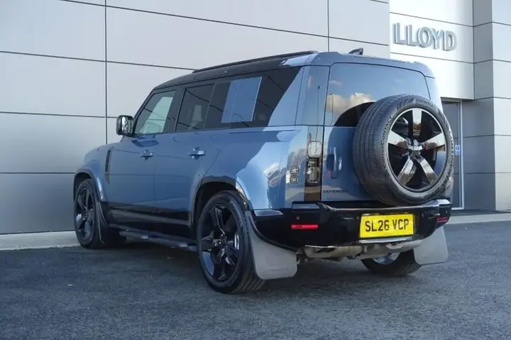 Land Rover Defender 110 2026 photo 3