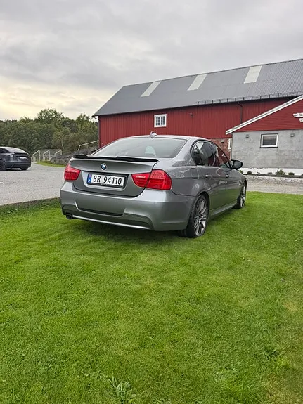 BMW 3 Series 2010 photo 5