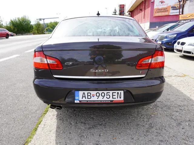 Skoda Superb 2009 photo 4