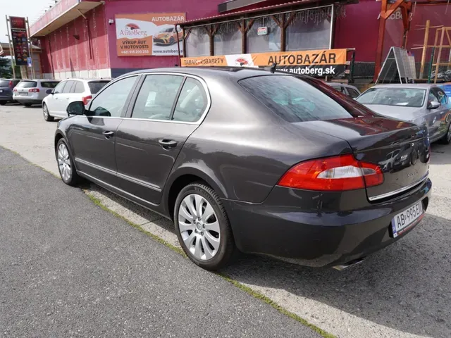 Skoda Superb 2009 photo 3