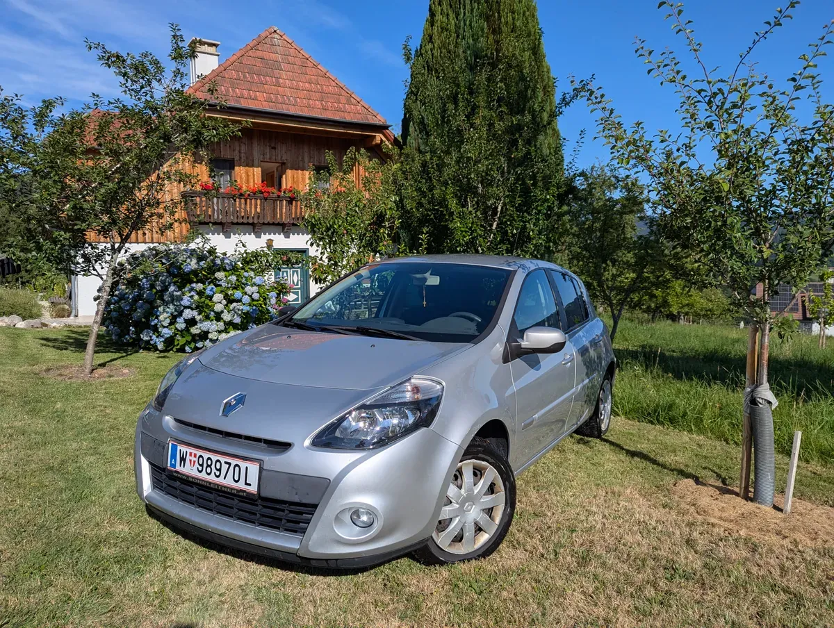 Renault Clio 2012 photo 2