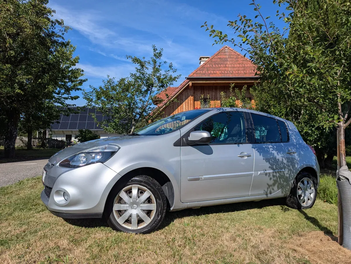 Renault Clio 2012 photo 3