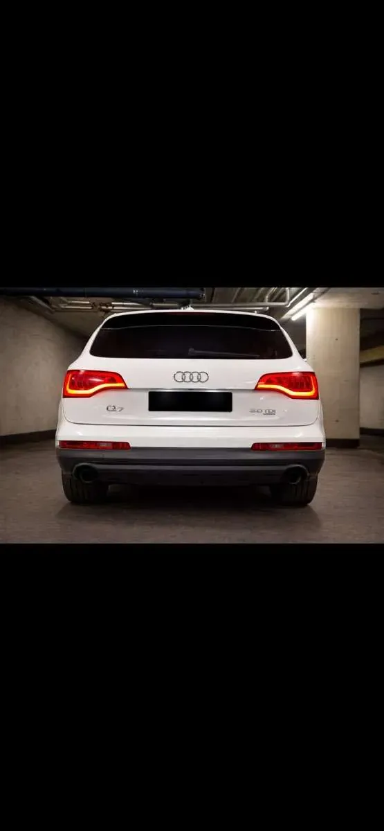 Audi Q7 2010 photo 2