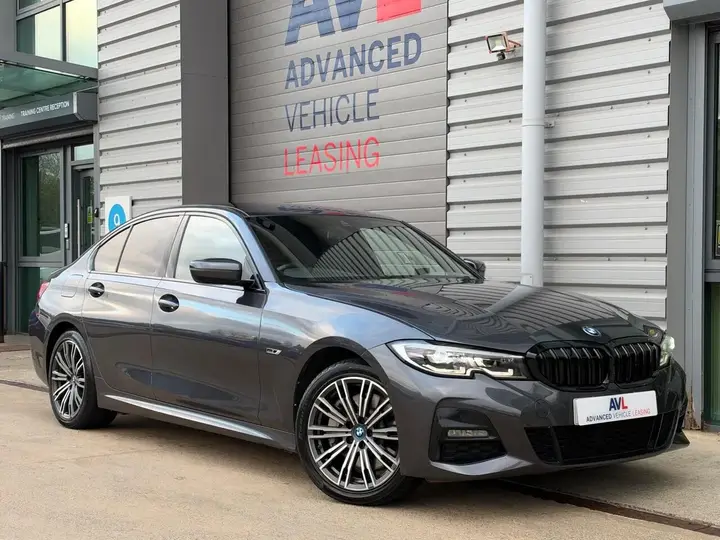 BMW 3 Series 2022 photo 2
