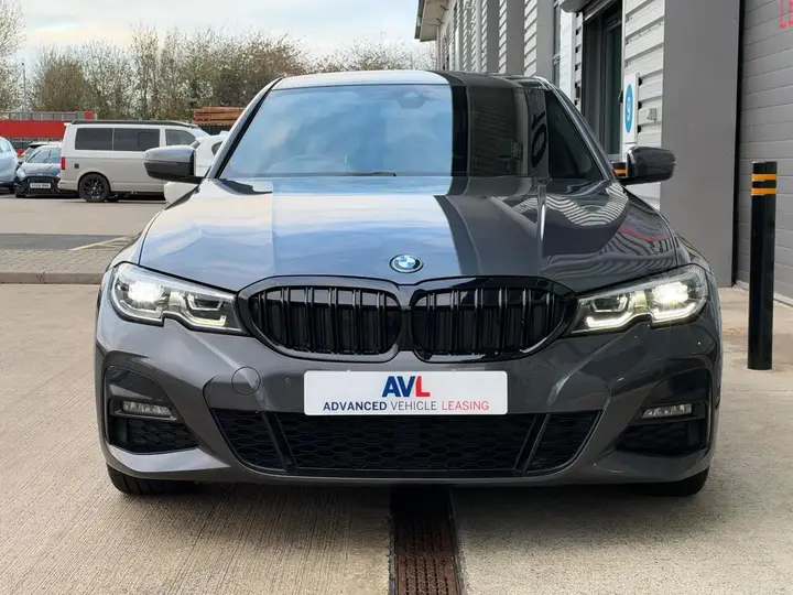 BMW 3 Series 2022 photo 3