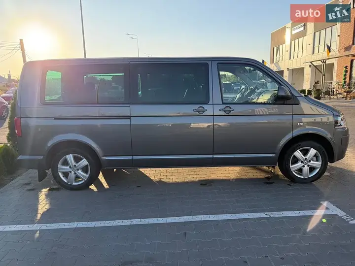 Volkswagen Multivan 2010 photo 3