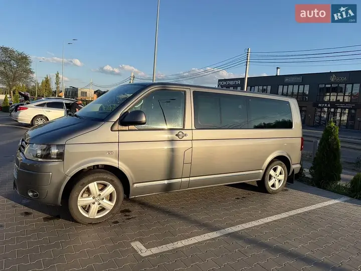 Volkswagen Multivan 2010 photo 5