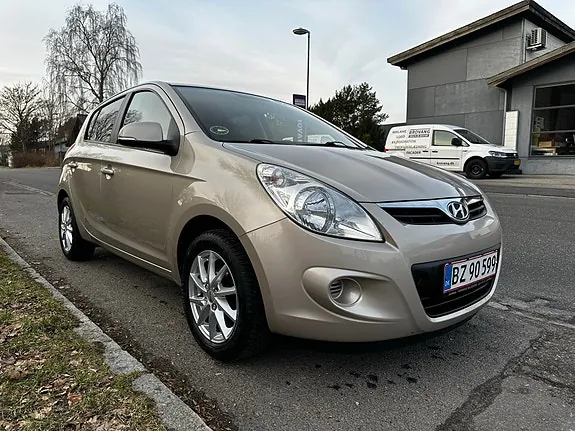 Hyundai I20 2010 photo 2