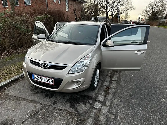 Hyundai I20 2010 photo 3