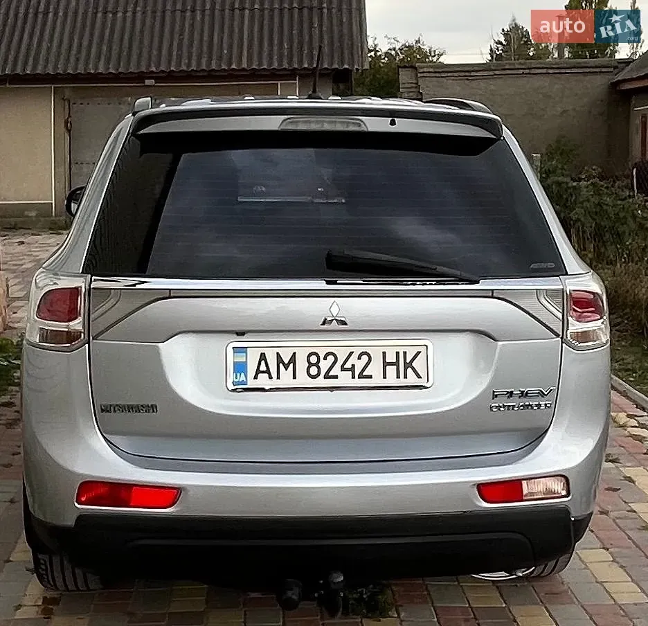 Mitsubishi Outlander 2013 photo 4