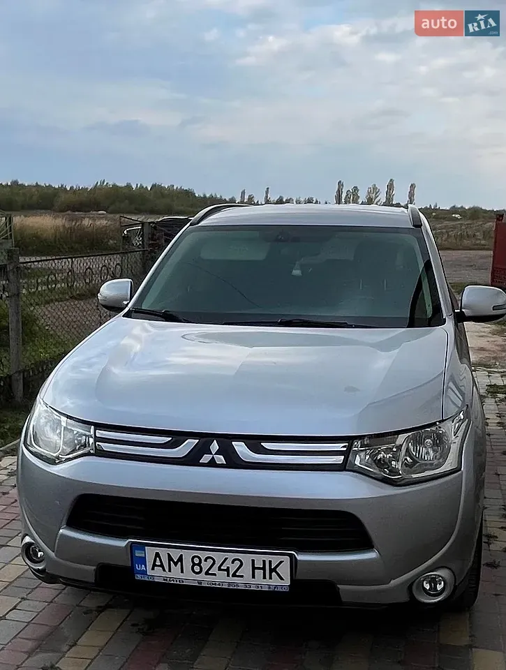 Mitsubishi Outlander 2013 photo 3