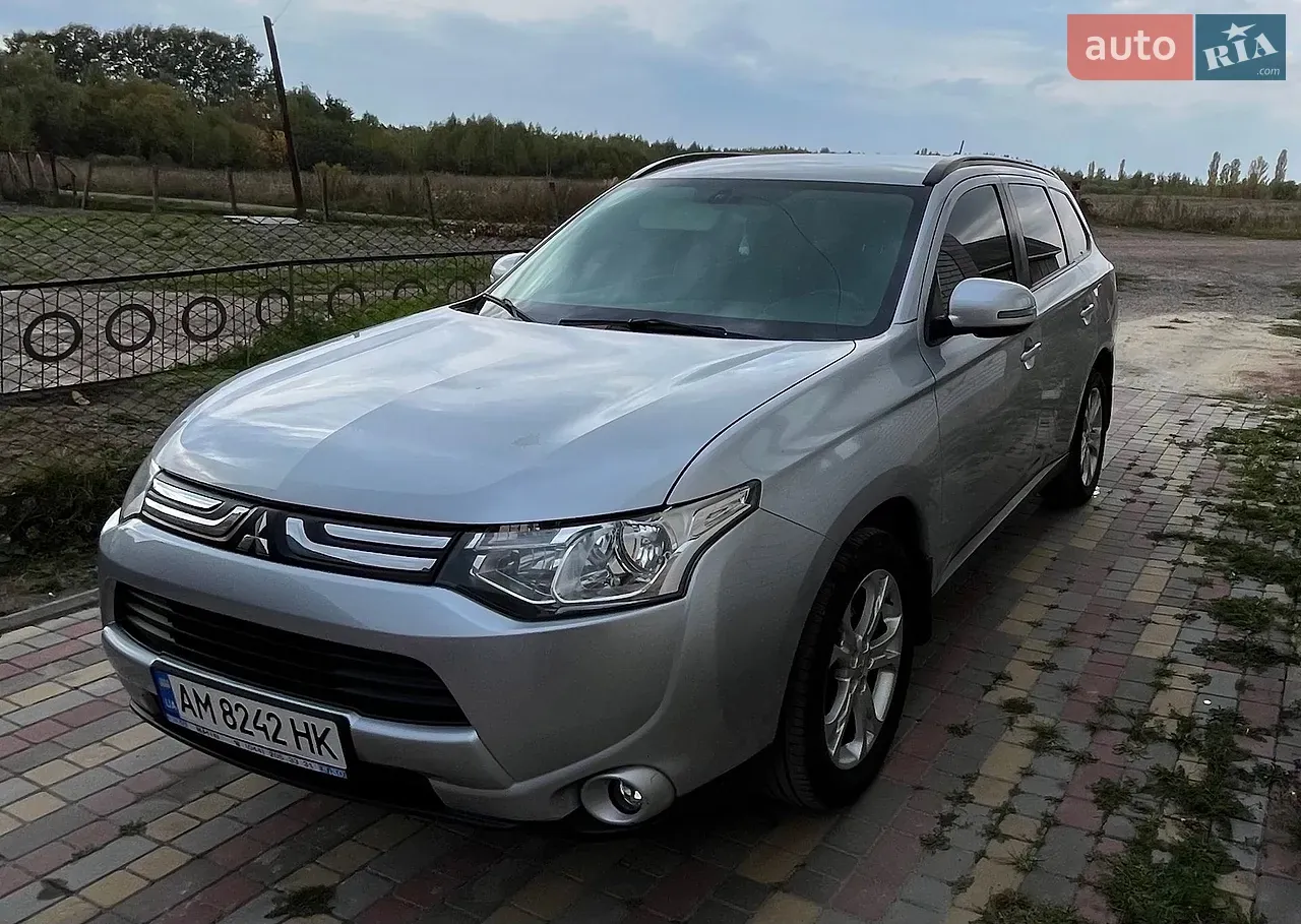 Mitsubishi Outlander 2013 photo 2