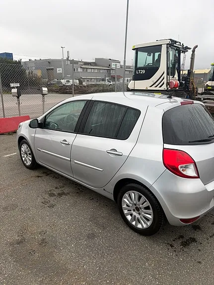 Renault Clio 2011 photo 2