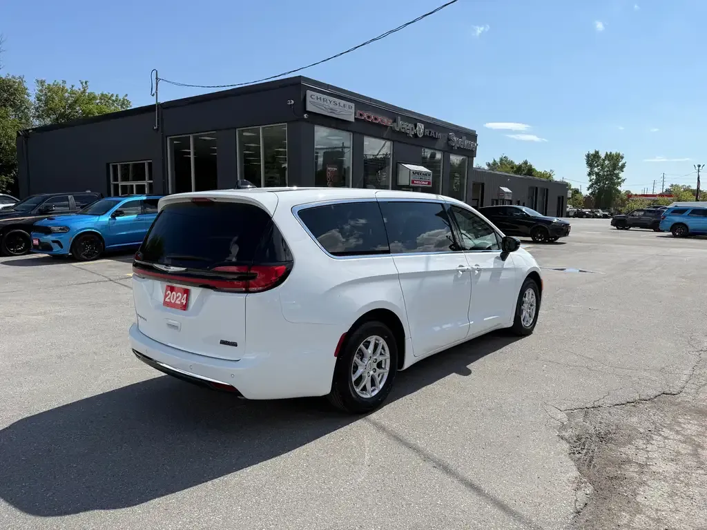 Chrysler Pacifica 2024 photo 5