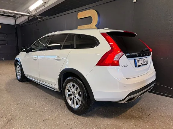 Volvo V60 Cross Country 2016 photo 3
