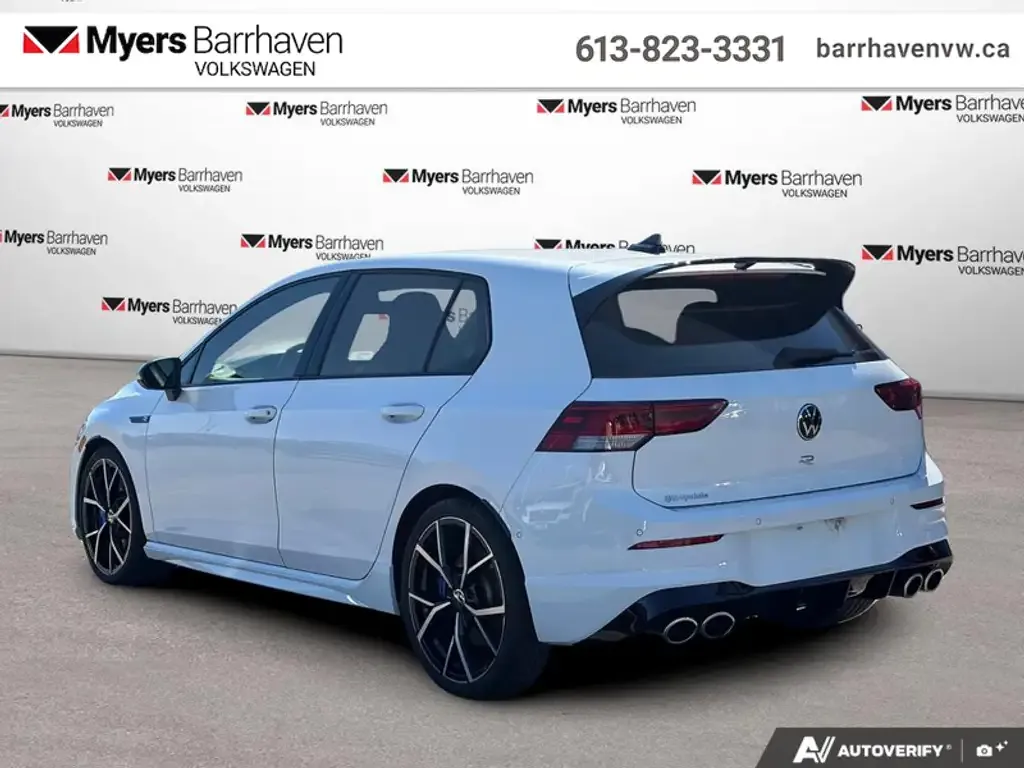 Volkswagen Golf 2024 photo 2