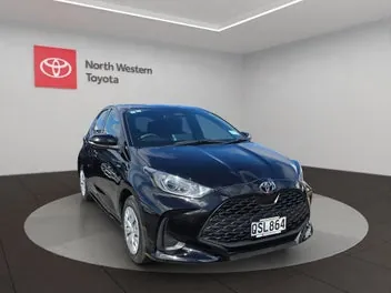 Toyota Yaris 2024 photo 2
