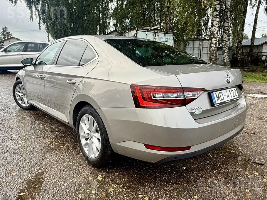 Skoda Superb 2019 photo 2