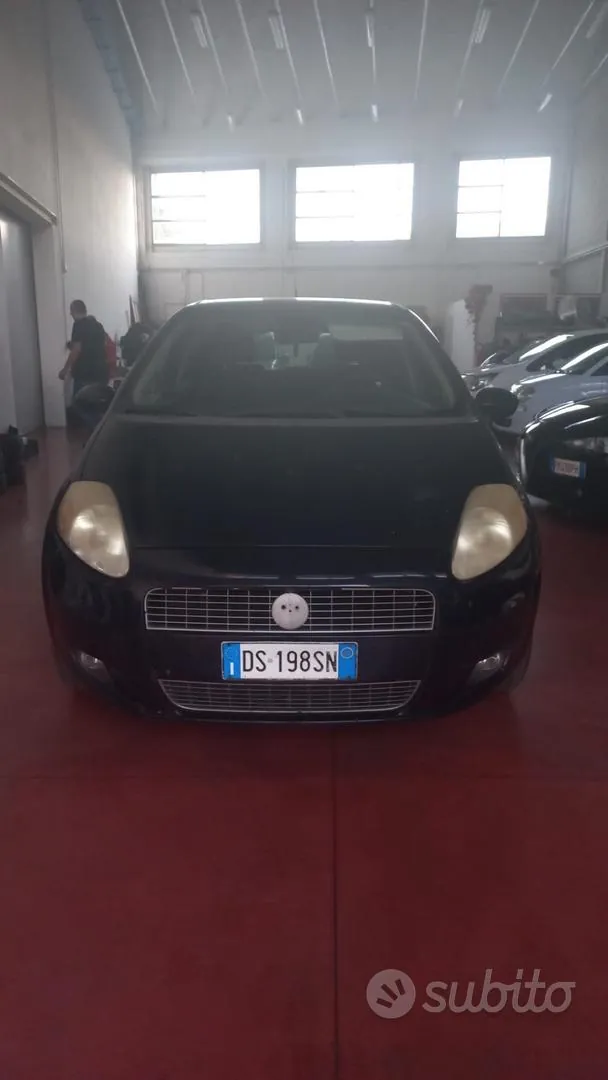 Fiat Grande Punto 2009 photo 2