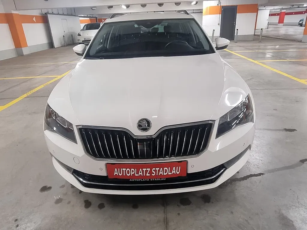 Skoda Superb 2019 photo 3