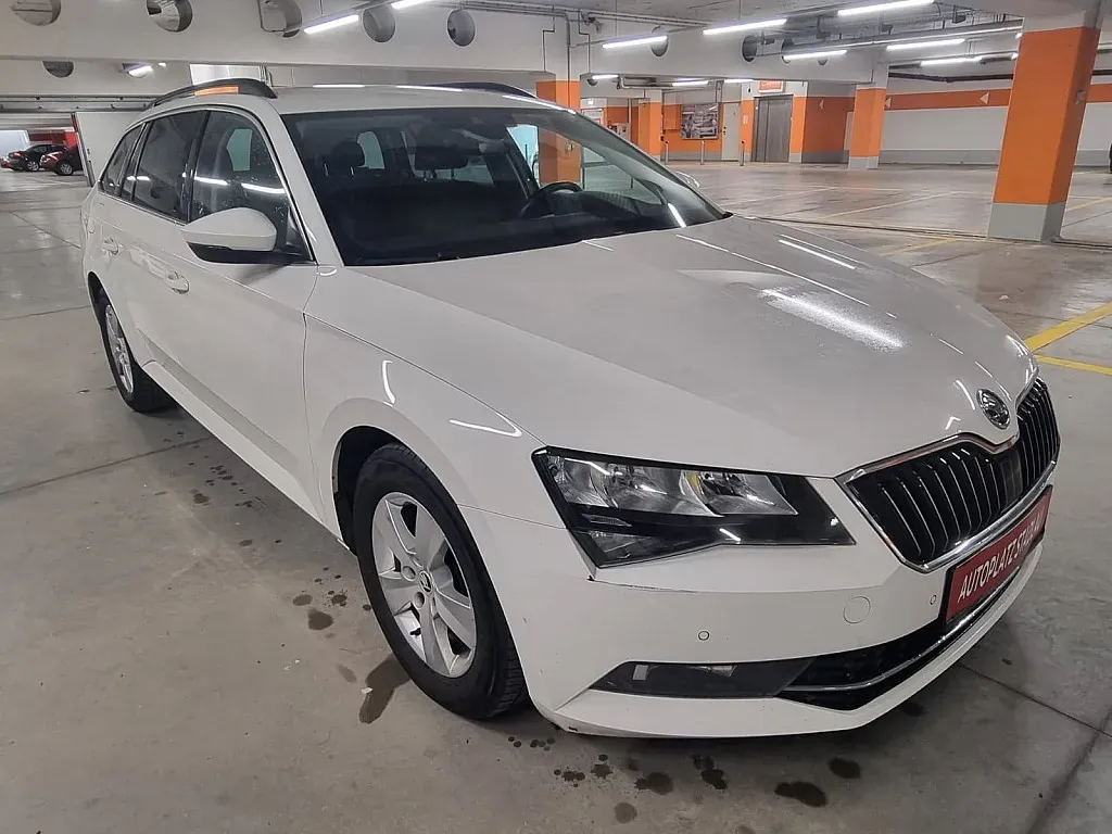 Skoda Superb 2019 photo 2