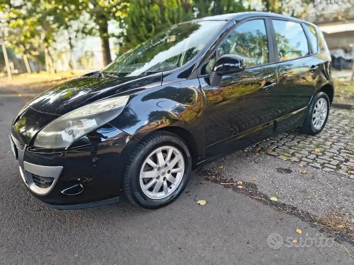 Renault Scenic 2011 photo 2