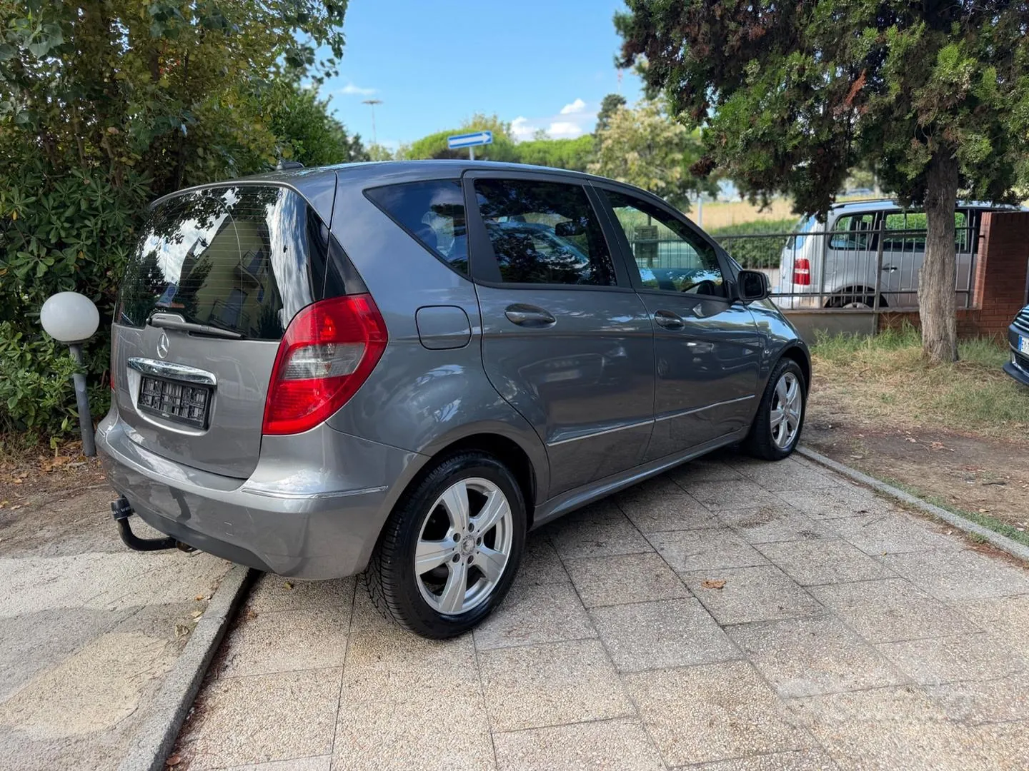 Mercedes-Benz A180 2011 photo 3