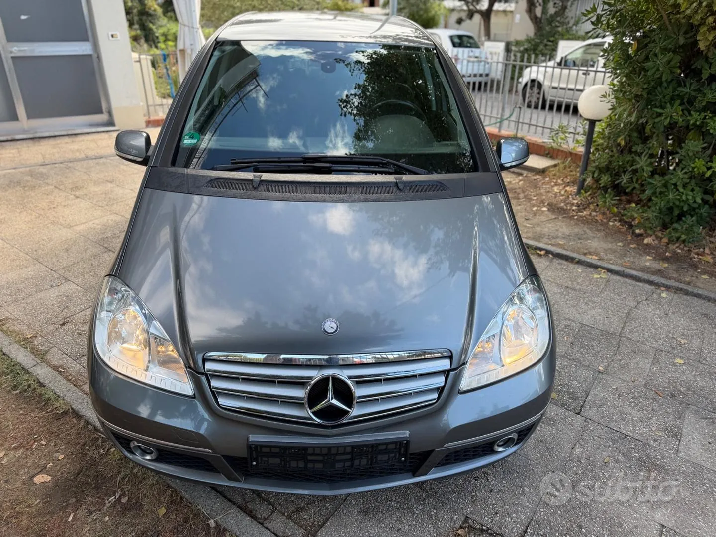 Mercedes-Benz A180 2011 photo 4