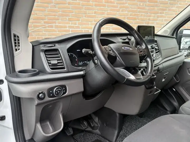 Ford Transit 2022 photo 2