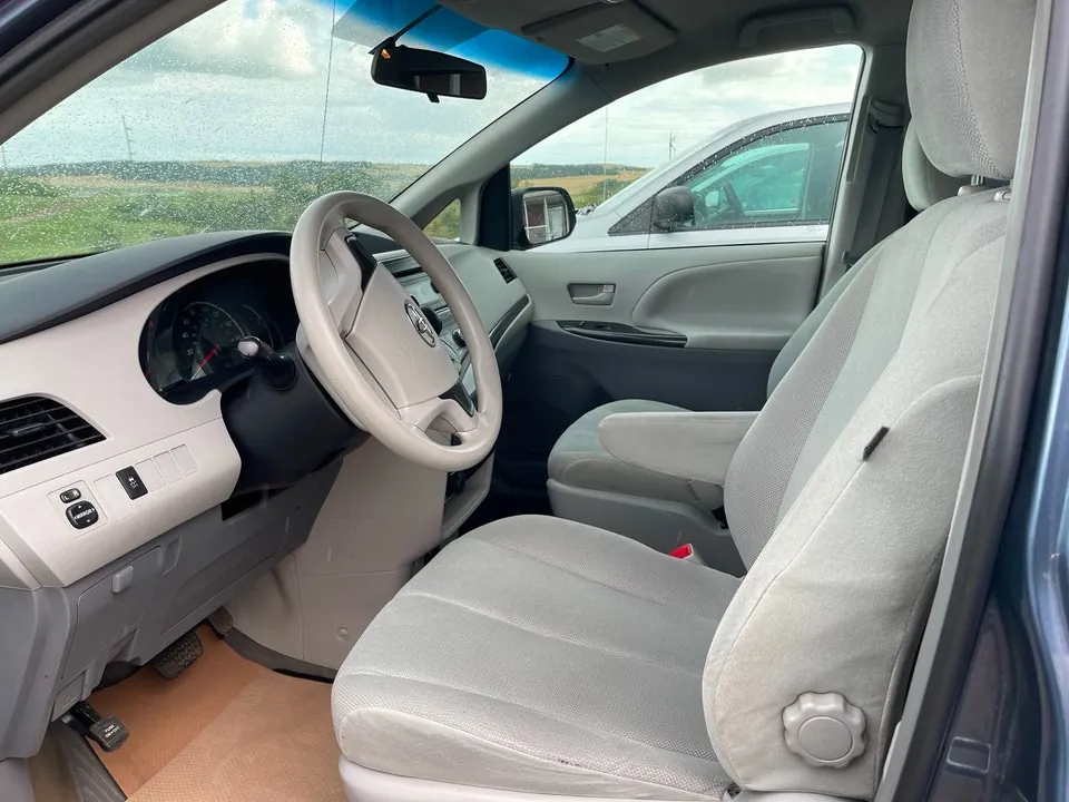 Toyota Sienna 2013 photo 5